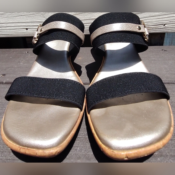 Gently Worn Italian Shoemakers Vivian Wedge Slides Sandals Size 7 Made in Italy - Picture 2 of 7
